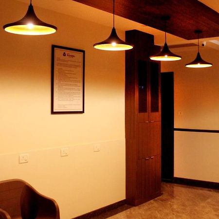 Hotel Saineel Мумбай Екстериор снимка