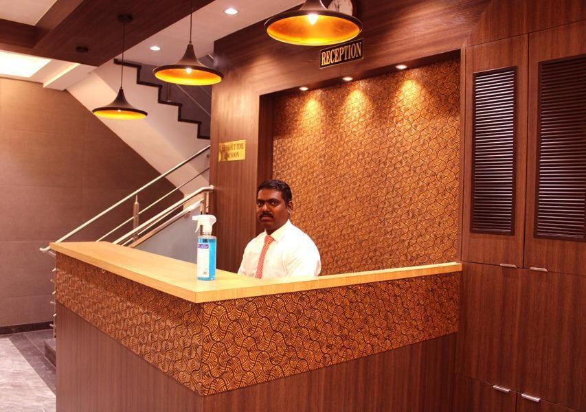 Hotel Saineel Мумбай Екстериор снимка